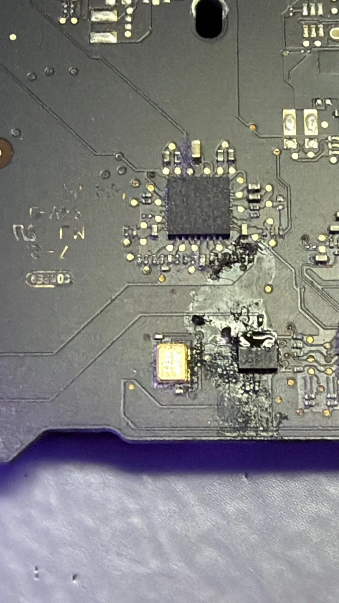 Detailaufnahme einer Hauptplatine aus der Fast-Repair24 Werkstatt